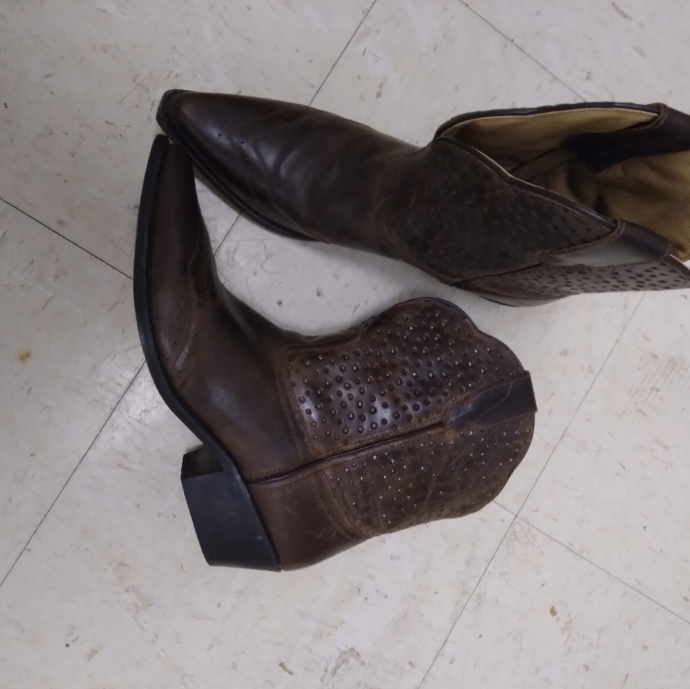 Mid cut boot